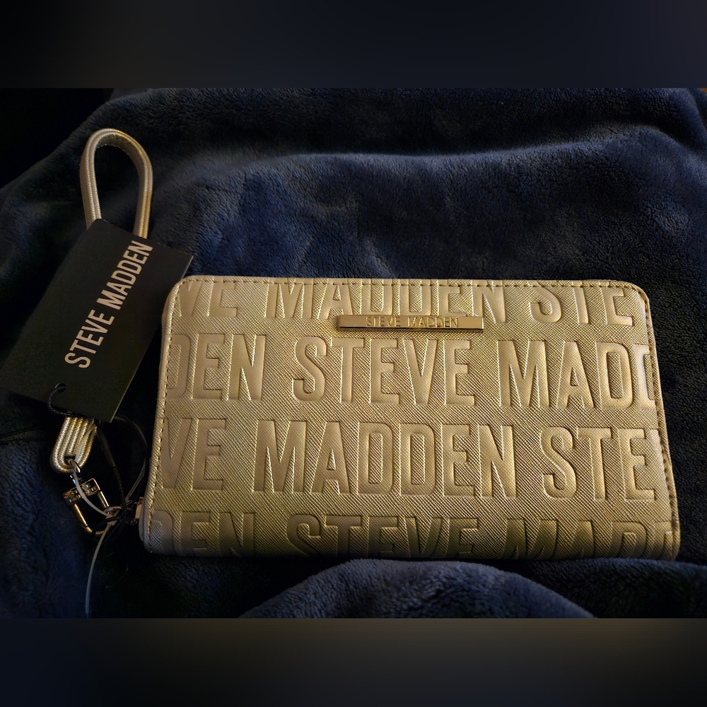 Steve Madden Silver Zip Around Wristlet Wallet. - Picture 3 of 3
